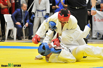 Бьют чекисты друг друга