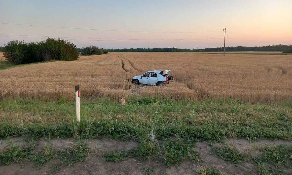Фото с места аварии предоставлено отделом пропаганды УГИБДД по РО