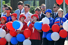 22 08 2025 Ростовчане развернули 60-метровый триколор в День государственного флага