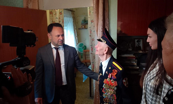 В канун Дня сотрудника органов внутренних дел принимает поздравления ветеран Великой Отечественной войны Петр Павлович Голышкин