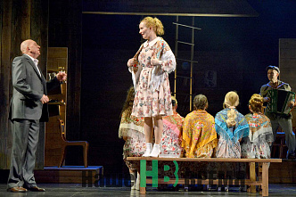 21.04 В театре прочитали нараспев «Землю Эльзы»