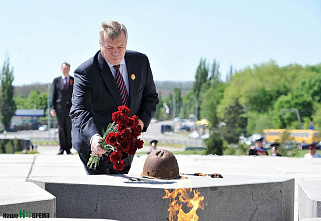 На братских могилах не ставят крестов