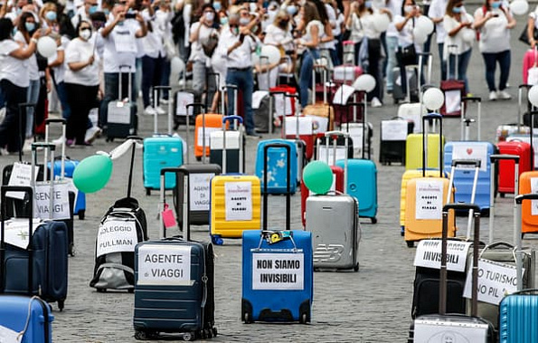 Митинг туристических агентств в Риме с требованием финансовой поддержки