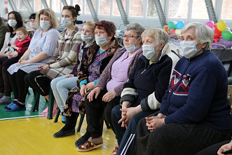 На Дону с наступающим 8 марта поздравляют прибывших из Донбасса девочек и женщин