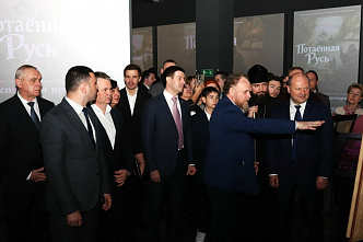 Сергей Заревский: « На полотнах удивительно тонкое изображение русских пейзажей - просторов, дорог, деревень и церквей...»