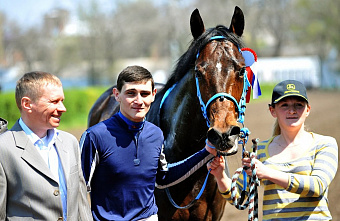 На ипподроме начали принимать ставки