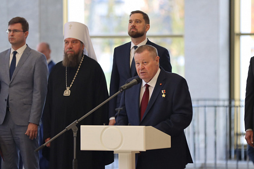 В Кремлёвском дворце лучшему казачьему кадетскому корпусу России передали президентское знамя