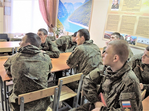 В казарме нового артполка под Ростовом.