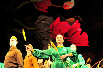 В Ростове возложили гирлянду Славы