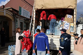 «Сюда привозили помощь сотни людей...»
