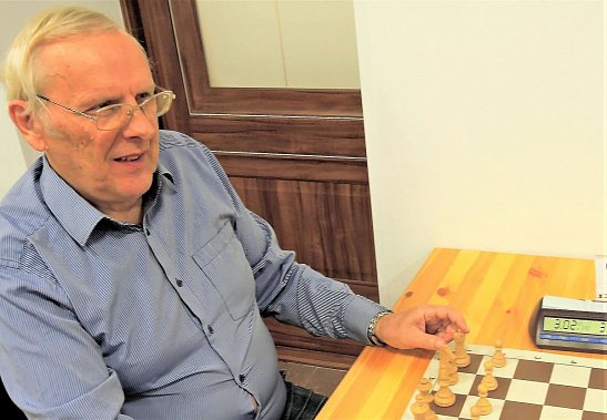 Главный арбитр соревнований мастер ФИДЕ Виктор Игнатов