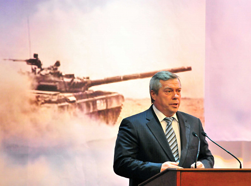 В одном строю и стар, и млад