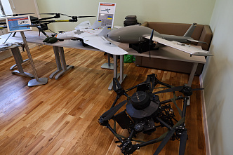 В обновленной азовской школе ребята испытали себя в роли операторов FPV-дронов