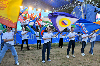 Первокурсников ЮФУ посвятили в студенты на поляне физиков