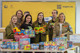 Ростовские студотряды подарили коллегам из Донбасса два автомобиля с гуманитарной помощью