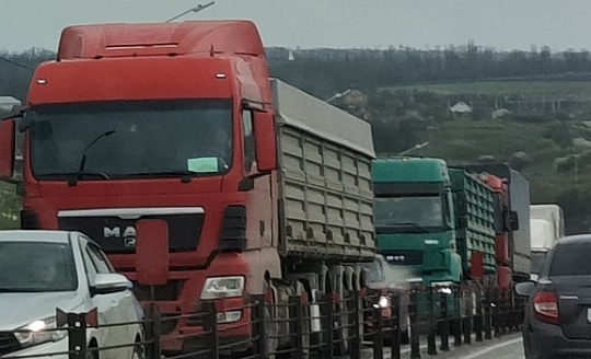 С конца весны и все лето движение большегрузов по донским дорогам будет ограничено