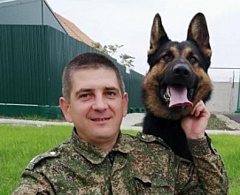 Служат на таможне все - немецкие овчарки и лабрадоры, русские спаниели….