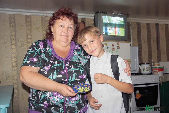 Саша с мамой.