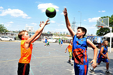 На площадках Гребного канала «Дон» прошли матчи пятого суперфинала детской Уличной баскетбольной лиги