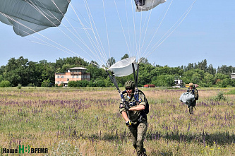 Спецназовцы отработали прыжки с парашютом в Ростовской области