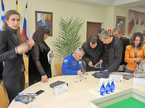 Поздравления принимает Герой России космонавт Федор Юрчихин