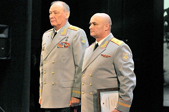 С нашим праздником, мужики!!!