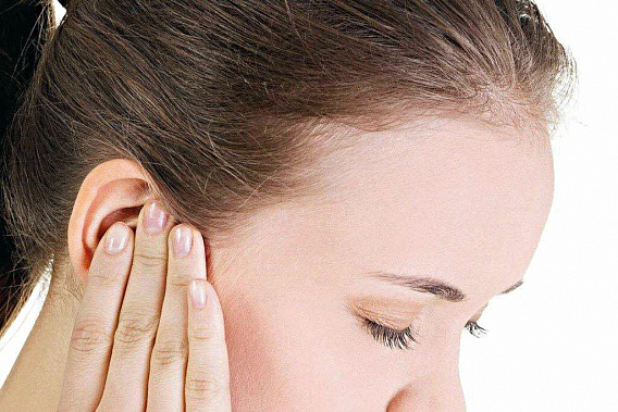 Дефицит витамина B12 может вызвать звон в ушах 
