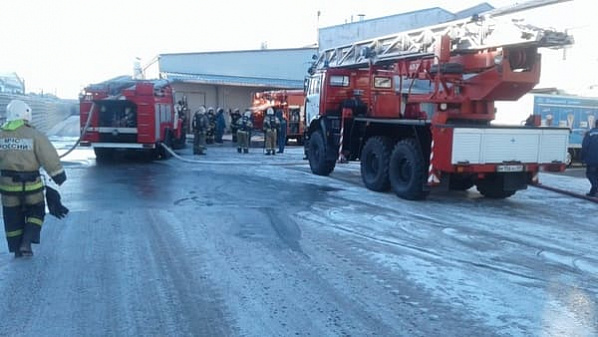 В Азове потушили пожар на складе «Проксима»