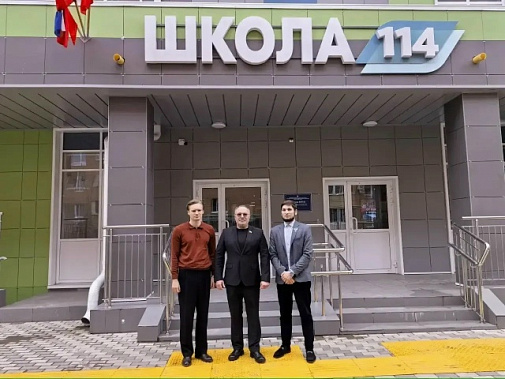 Будущее — за новыми школами, современными, с новыми технологиями...