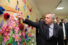 На вас земля держится