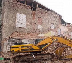 В Ростове при сносе аварийного дома повредили соседний