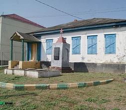 Самому старому зданию в Песчанокопском районе грозит гибель