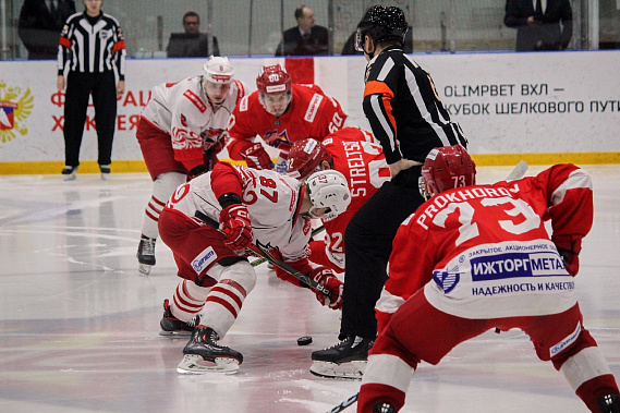 Хоккеисты «Ростова» на выезде уступили «Ижстали»