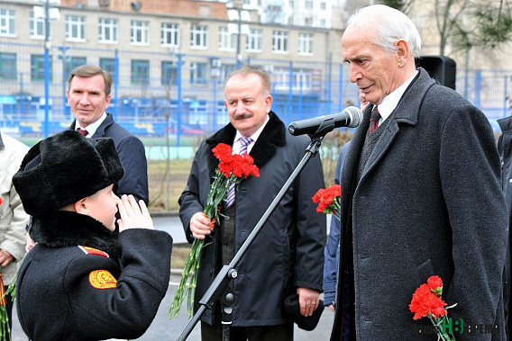 Спасибо за верность, потомки!