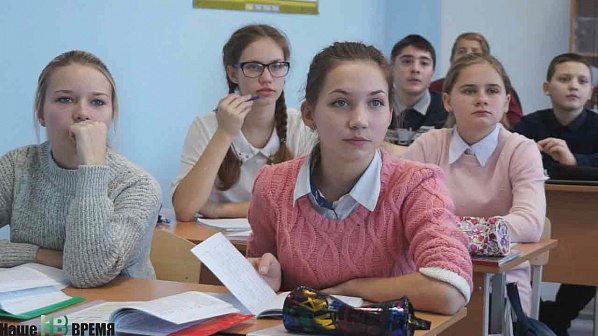 Для отличной учебы в отремонтированной школе есть все: интерактивные доски, компьютеры, спортивные снаряды, классы для занятий уроками труда...