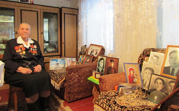 Поздравления с 90-летием Е. Е. ФОМЕНКО получила от президента России В.В. Путина, губернатора Ростовской области В. Ю. Голубева, главы Миллеровского района В.С. Макаренко. Поздравления с 90-летием Е. Е. ФОМЕНКО получила от президента России В.В. Путина, губернатора Ростовской области В. Ю. Голубева, главы Миллеровского района В.С. Макаренко.