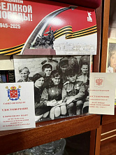 Чтоб дольше века вековать в добре и счастье!