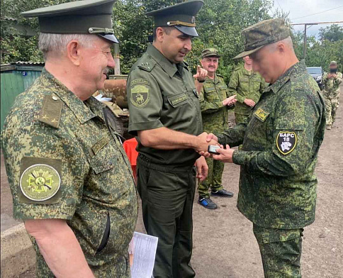 В «Барсе-28» получили награды и гуманитарку