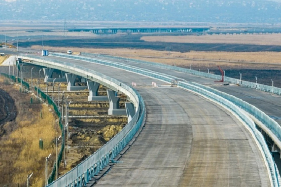 Двухкилометровый мост через Дон на обходе Аксая - наиболее протяженное мостовое сооружение в стране. Источник фото: АиФ Ростов.