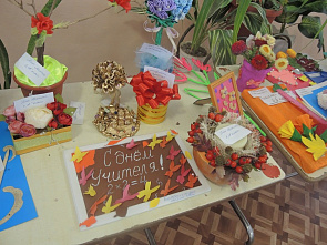 В горнице моей светло...