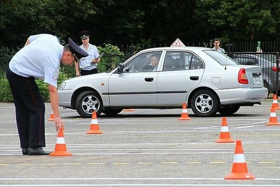 Сотрудника таганрогской автошколы арестовали на два месяца по подозрению в передаче взятки в МРЭО