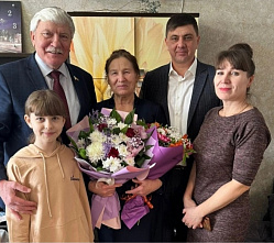 Сегодня поздравления с 77-летием принимает полный кавалер ордена Трудовой Славы Евдокия Егорова