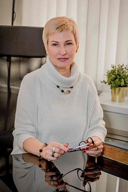 Эксперт в области семейных отношений Ирина БОЙКО: «Ребенок может быть счастлив только в том случае, если счастливы родители. Иногда сохраняя семью ради детей, родители на самом деле вредят своим сыновьям и дочерям, делая несчастными и себя, и их».