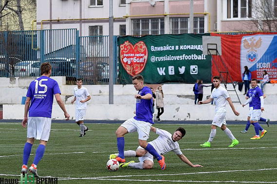 Играют ростовские и казанские студенты...