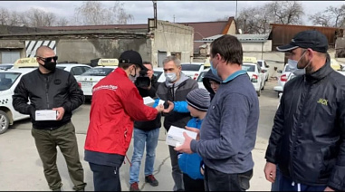 В Ростовской области поздравляли таксистов-волонтеров