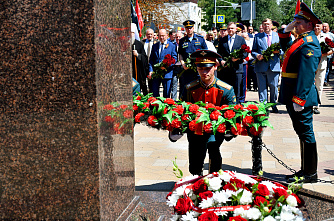 18 07 2025 Врио губернатора Юрий Слюсарь и другие руководители Ростовской области почтили память Алексея Береста