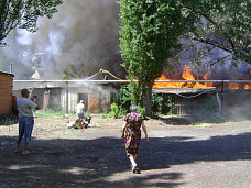 Пожар в центре Гуково_14102