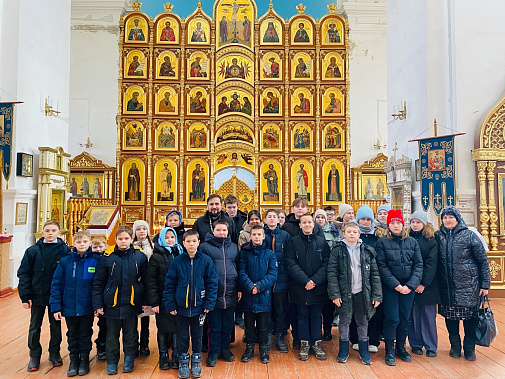 Храм Рождества Христова, что в станице Нижнекундрюченской, посетила школьная делегация