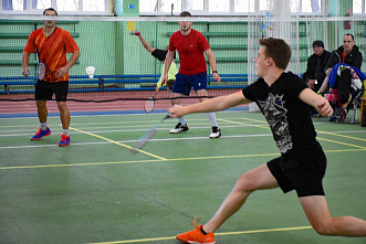 Ракеткой по волану