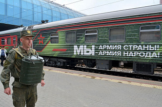 В Ростове встретили агитпоезд «Мы — армия страны! Мы — армия народа!»